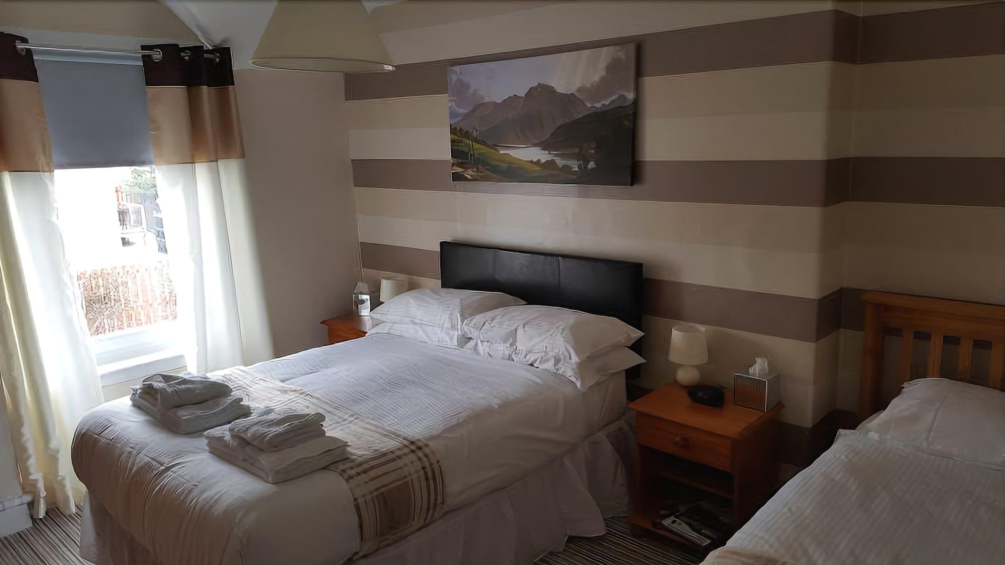 Oyo Inverour Guest House Gairlochy Ngoại thất bức ảnh