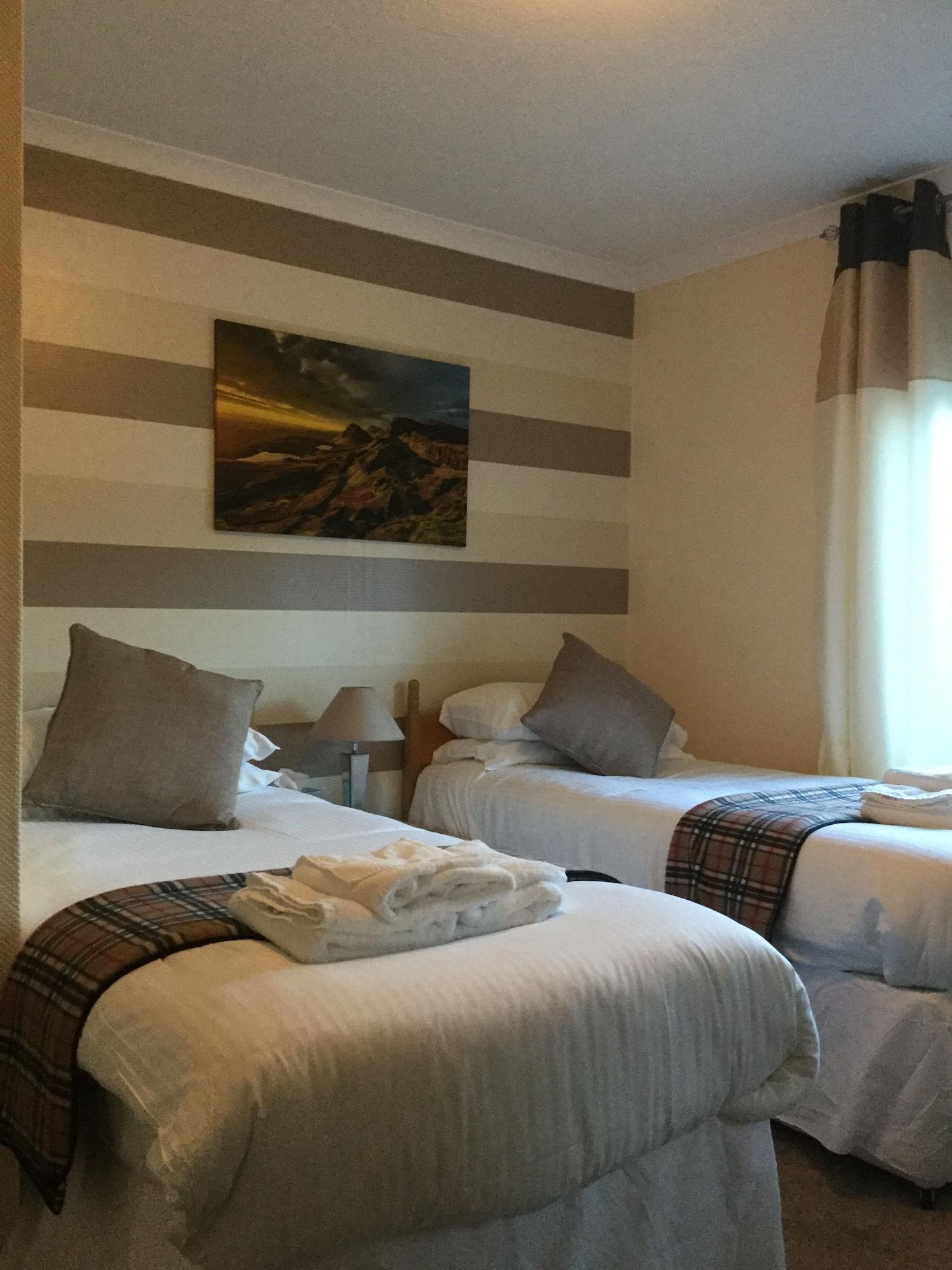 Oyo Inverour Guest House Gairlochy Ngoại thất bức ảnh