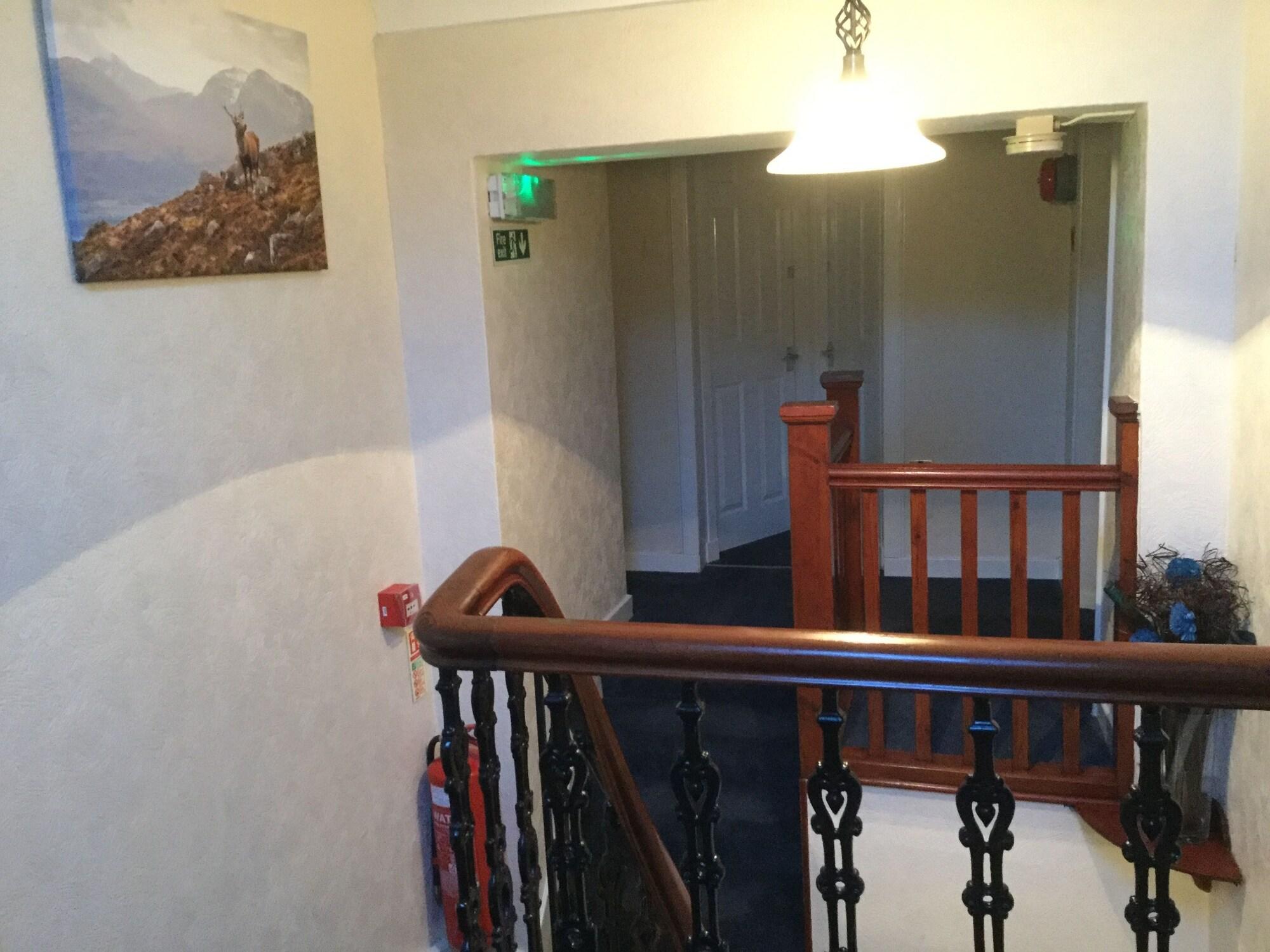Oyo Inverour Guest House Gairlochy Ngoại thất bức ảnh