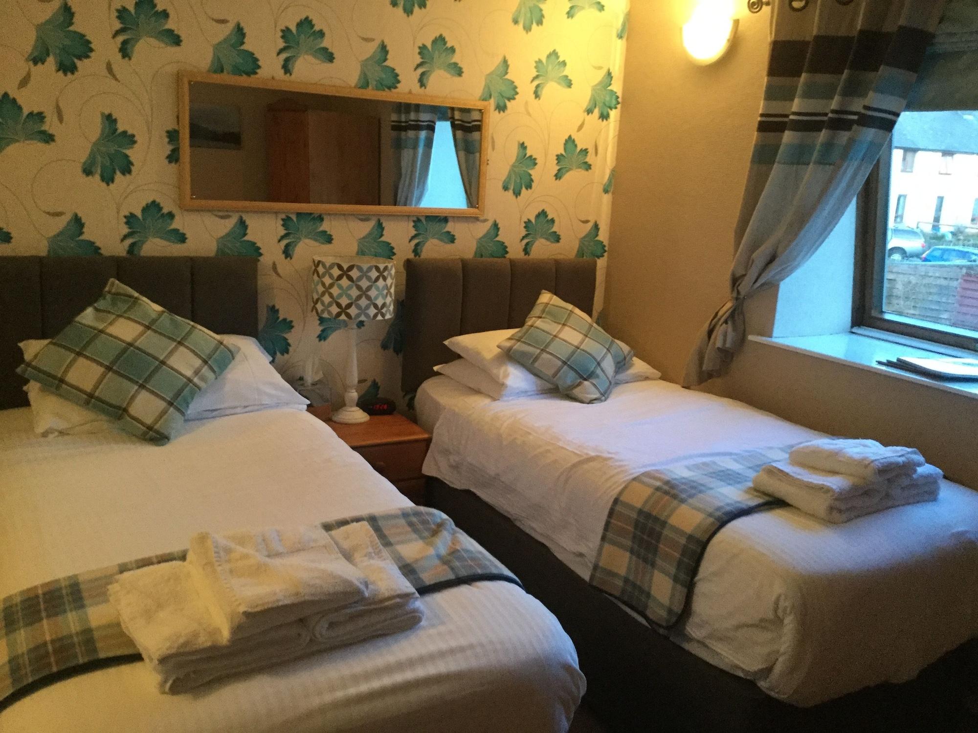 Oyo Inverour Guest House Gairlochy Ngoại thất bức ảnh