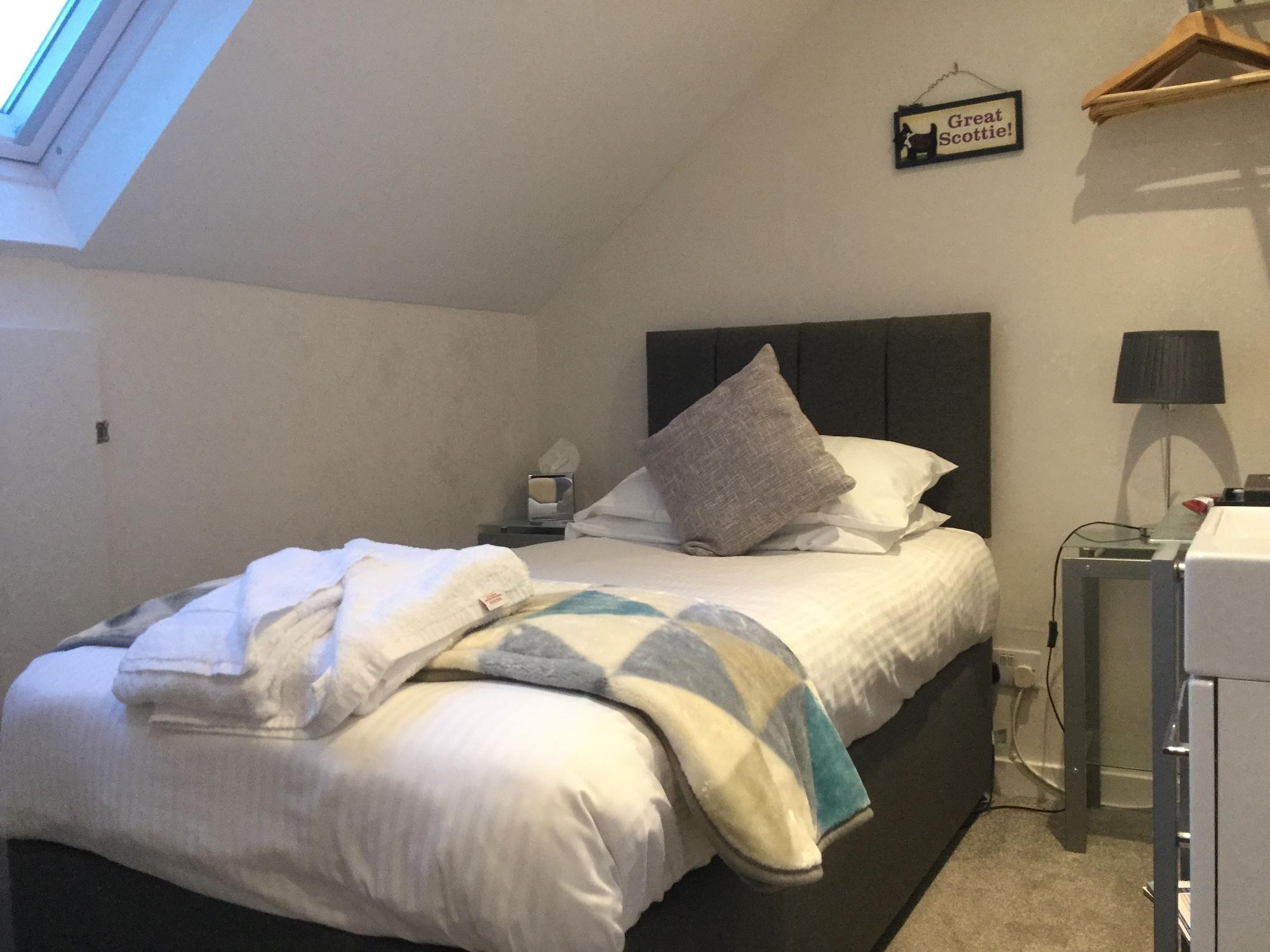 Oyo Inverour Guest House Gairlochy Ngoại thất bức ảnh
