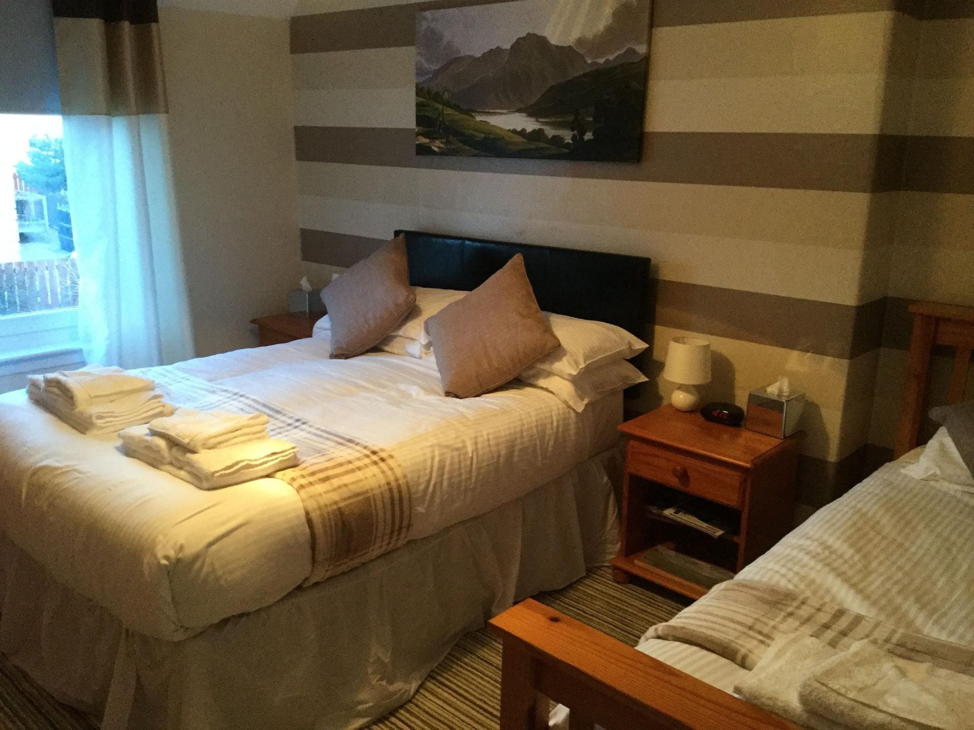 Oyo Inverour Guest House Gairlochy Ngoại thất bức ảnh